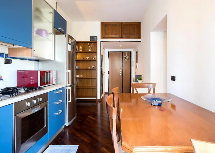A Poche Fermate Dal Centro - Design